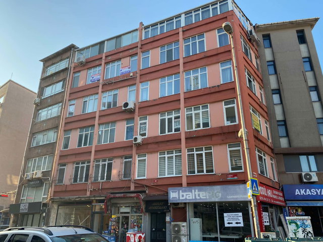 YOĞURTÇU PARKINA KOMŞU KADIKÖY MERKEZDE SATILIK 3+1 DAİRE