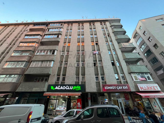 RE/MAX LACİVERT'TEN ŞEHIR MERKEZI'NDE KİRALIK 4+1 DAİRE