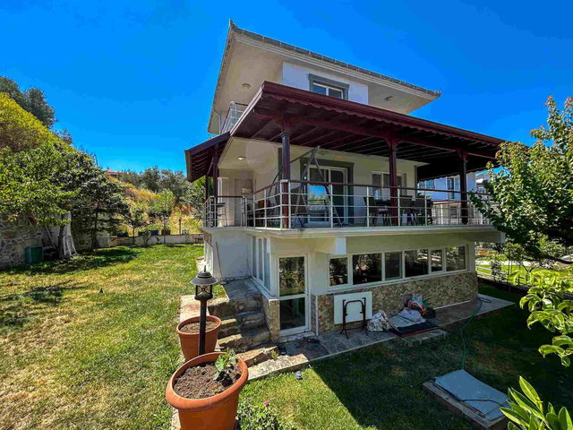 ALIÇETINKAYA'DA SATILIK DENIZE YÜRÜME MESAFESINDE TRIPLEX VILLA