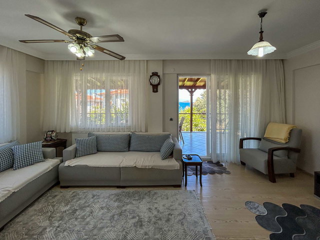 ALIÇETINKAYA'DA SATILIK DENIZE YÜRÜME MESAFESINDE TRIPLEX VILLA