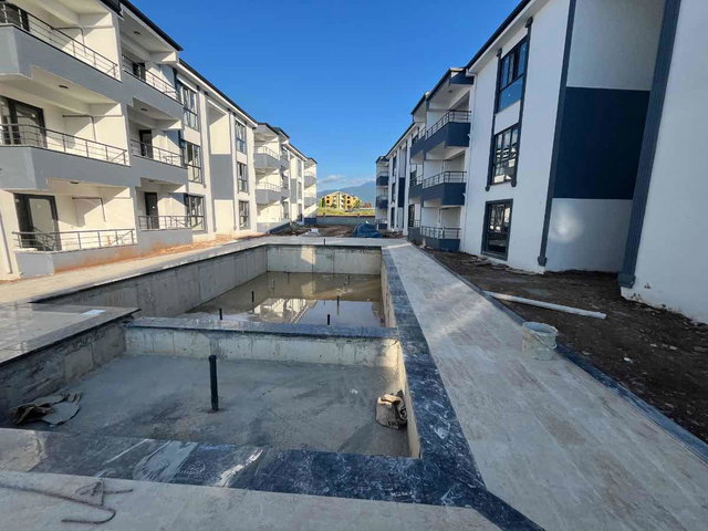 KARTEPE KENT MEYDANI SİTE İÇİ 1+1 ARAKAT SATILIK DAİRE