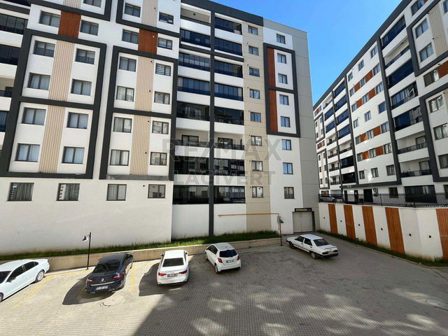 RE/MAX LACİVERTTEN YILDIZKENT'TE SATILIK 3+1 DAİRE