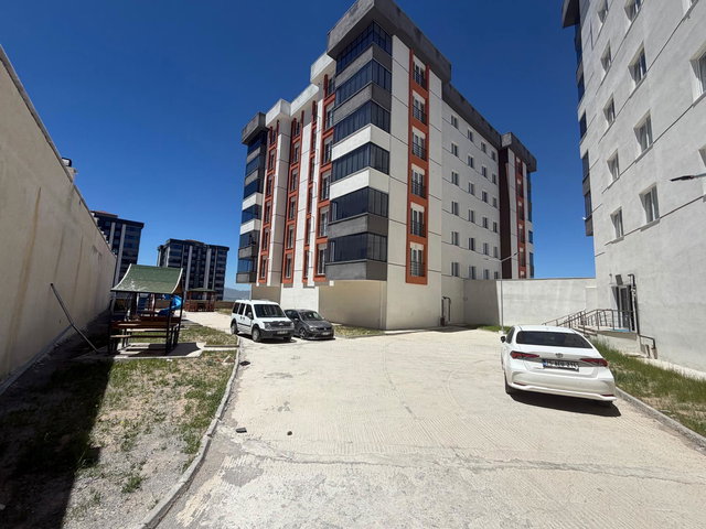 REMAX İLKE'DEN YILDIZKENT'TE 4+1 SATILIK LÜKS DAİRE