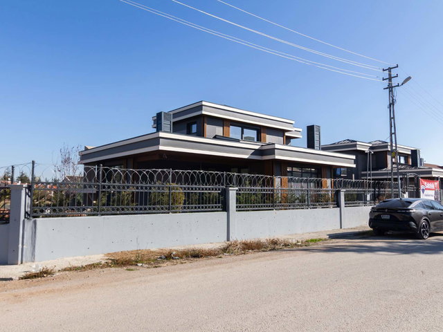 ANKARA / GÖLBAŞI 'NDA SATILIK 5+2 VILLA