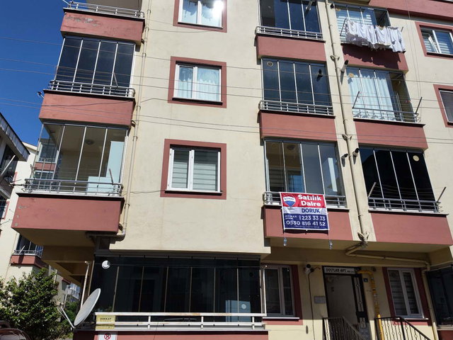 ŞIRINEVLER MAHALLESI’NDE ATA SANAYI YAKINI SATILIK 3+1 GENIŞ DAIRE