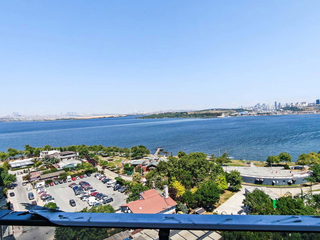 ADA TEKNİK 3 GÖL EVLERİ’NDE HER ODASI GÖL MANZARALI 115 M² AYRICALIKLI DAİRE