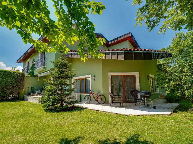 ÇEKMEKÖY REŞADİYE MANOLYA EVLERİ’NDE 4+1, 320 M², 3 BANYOLU MÜSTAKİL VİLLA