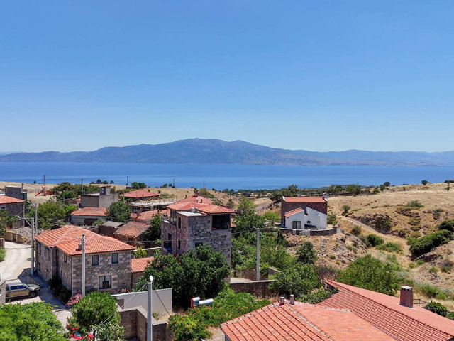 ÇANAKKALE AYVACIK KURUOBA’DA SIFIR SATILIK  1+1 BAHÇE KATI