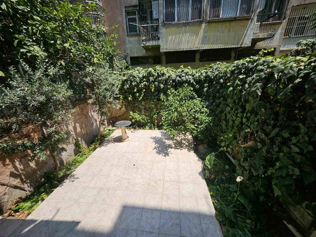 GAZI LISESI VE KILISE SOKAĞI YAKINI BAHÇELI SATILIK 2+1 DAIRE
