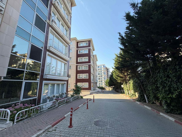 BEYZADE KONAKLARIN'DA EBEVEYN BANYOLU SATILIK 2+1