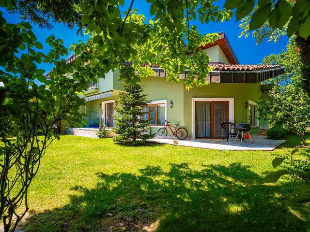 ÇEKMEKÖY REŞADİYEDE  4+1, 320 M² BRÜT,170M² NET , 3 BANYOLU, KİRALIK VİLLA
MANOLYA EVLERİ.