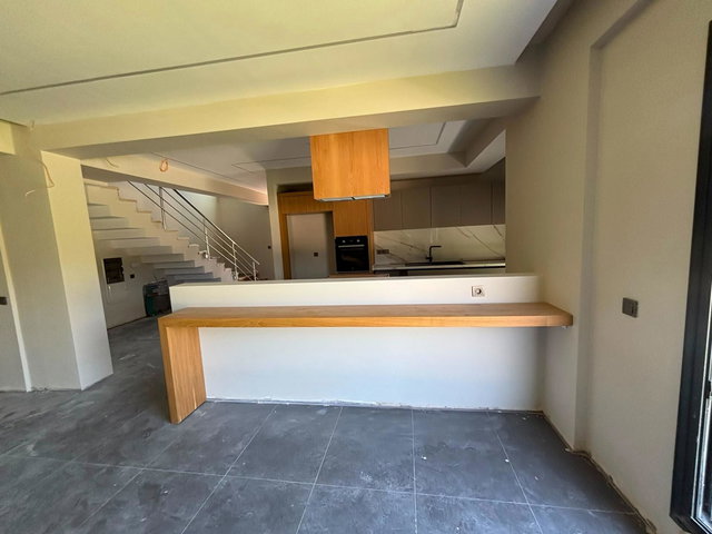 URLA BADEMLER’DE SIFIR 4+1 VİLLA | 200 M² | 4 CEPHE | DOĞALGAZ KOMBİ