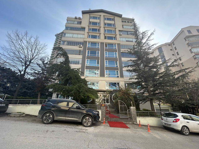BÜYÜK ALAN ARAYANLAR İÇİN BÜROKRAT BÖLGESİNDE SATILIK ÇATI DUBLEKS