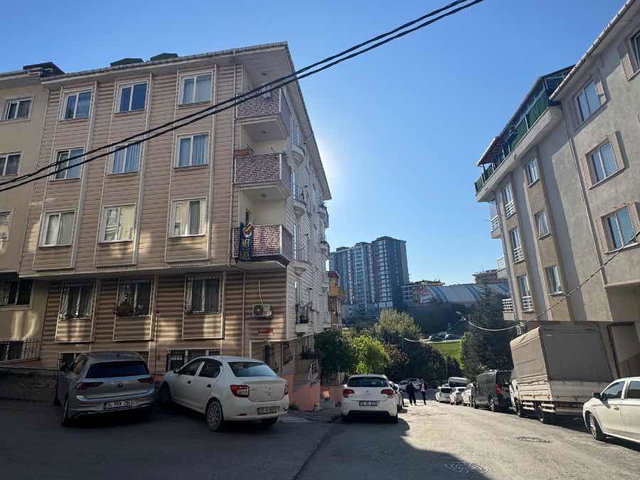 ÜMRANIYE ÇAKMAK'TA FINANS MERKEZI YAKINI SATILIK 2+1 DAIRE