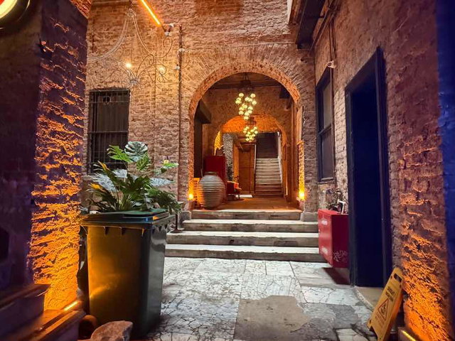 GALATA'DA RESTORE EDİLMİŞ FULL EŞYALI KİRALIK 3+2 DUBLEKS DAİRE