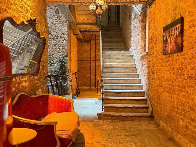 GALATA'DA RESTORE EDİLMİŞ FULL EŞYALI KİRALIK 3+2 DUBLEKS DAİRE