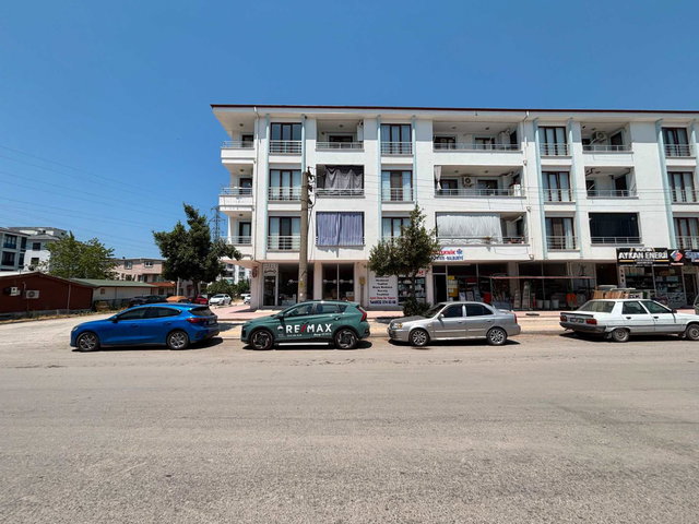 REMAX ŞEHİR'DEN ÇİFTLİKKÖY ÇİFTLİK MAH. GENİŞ 2+1 SATILIK DAİRE