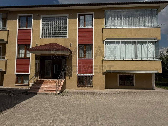 RE/MAX LACİVERT'TEN ŞEHİR HASTANESİNİN KARŞISINDA KİRALIK 3+1 DAİRE