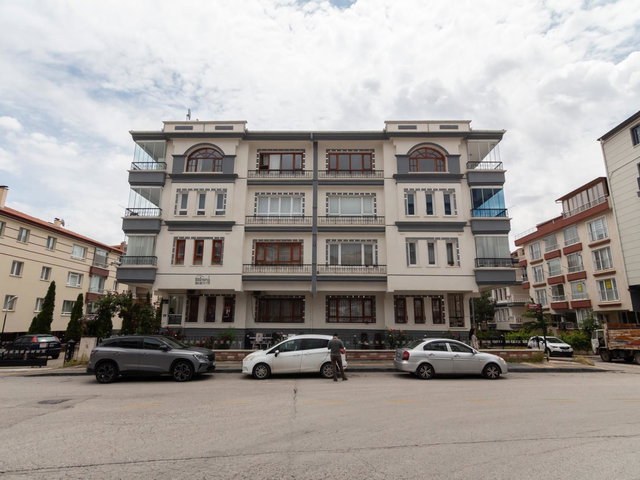 UYANIŞ GÜLBABA CADDESİ ÜZERİNDE EŞYALI KIRALIK  3+1 DAİRE CADDE CEPHE