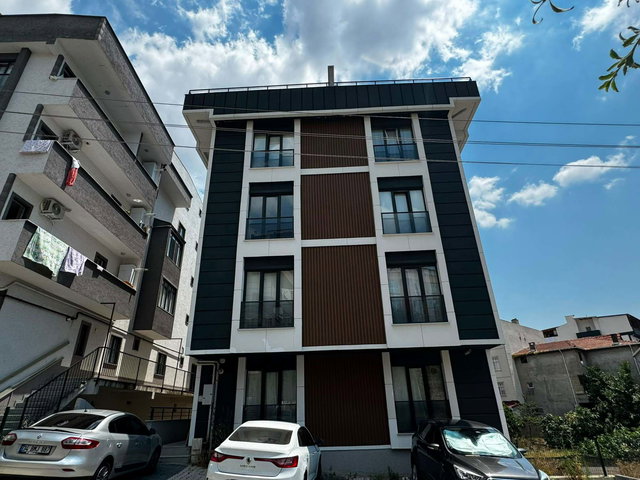 ÇAYIROVA ÖZGÜRLÜK MAH. ARA KAT ASANSÖRLÜ 2+1 SATILIK DAIRE