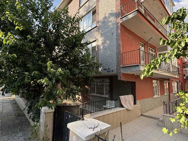 TUNALI HİLMİ’YE YÜRÜME MESAFESİNDE BAHÇE KULLANIMLI 1+1 SATILIK DAİRE