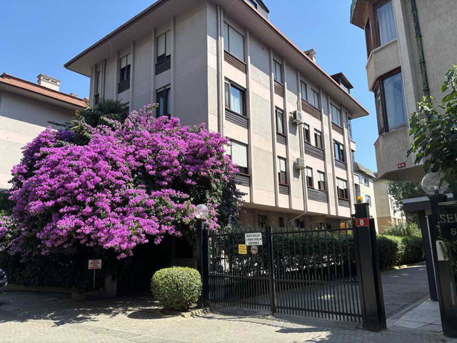 SUADİYE SELVILI SİTESİNDE 5+1 KİRALIK DAİRE