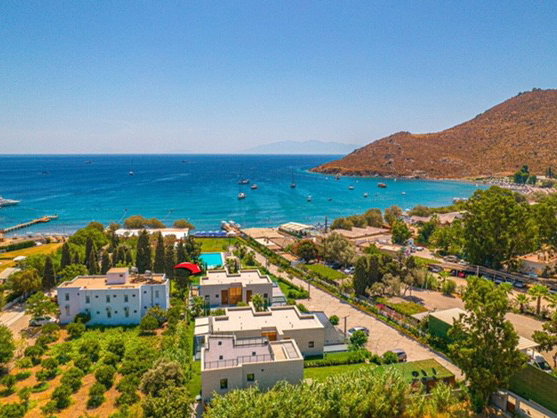 BODRUM AKYARLAR’DA GÜNEY CEPHE, 2021 YAPIMI EŞYALI 3+1 LÜKS VİLLA | 3 BANYO, ISI POMPASI