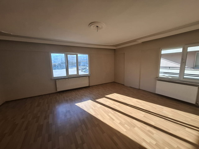 RE/MAX İNCİ'DEN KARESİ TOYGAR MAH. DAMLA SİTESİNDE SATILIK 2+1 DAİRE