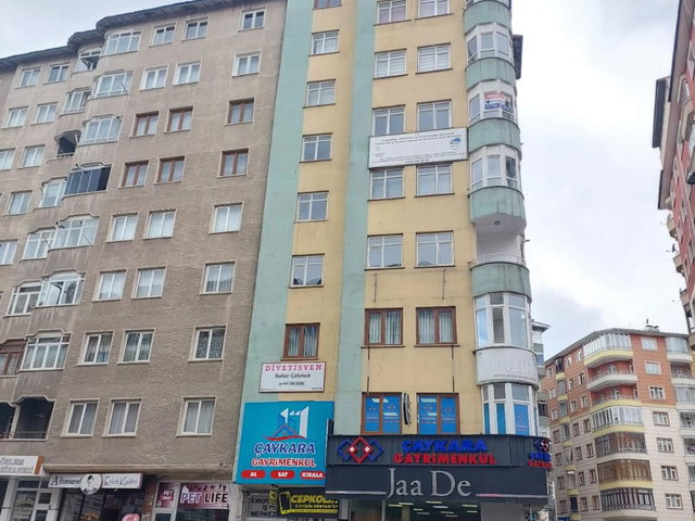 REMAX İLKE'DEN ÇAYKARA CADDESİ'NDE KİRALIK DAİRE-OFİS
