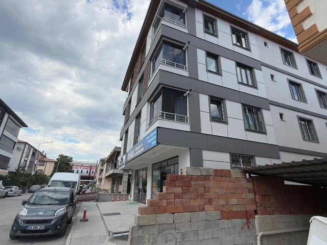 REMAX DEM'DEN ÇARŞI MERKEZDE ALTTAN ISITMALI KİRALIK 2+0 DAİR