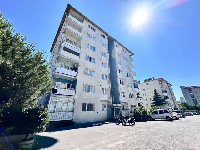 ATAŞEHIR KÜÇÜKBAKKALKÖY‘DE OTOPARKLI  METROYA YAKIN  2 + 1 SATILIK