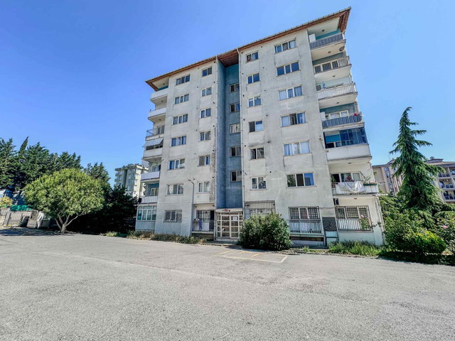 ATAŞEHIR KÜÇÜKBAKKALKÖY‘DE OTOPARKLI  METROYA YAKIN  2 + 1 SATILIK