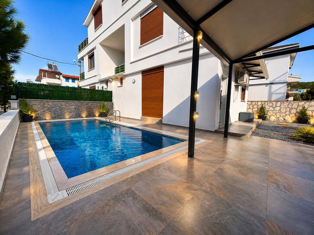 DİDİM AKBÜK MERKEZDE ÖZEL HAVUZLU 4+1 VILLA