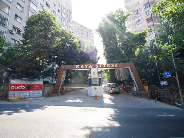 KADIKÖY BOSTANCI KAYA SİTESİ’NDE 3+1 | 120 M² BRÜT | MERKEZİ ISITMALI | BALKONLU KİRALIK DAİRE