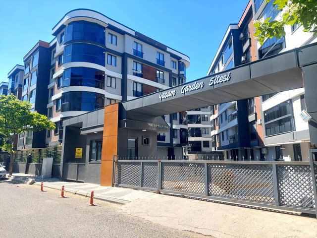 YAŞAM GARDEN SİTESİNDE HAVUZ CEPHE GENİŞ 2+1 SATILIK DAİRE