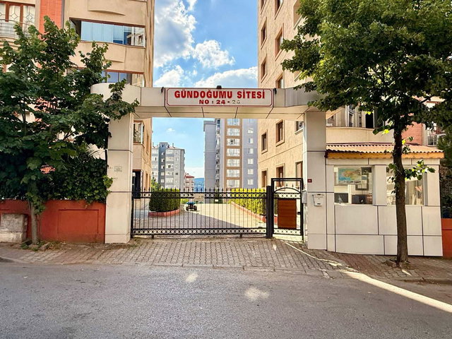 KARTAL UĞUR MUMCU GÜNDOĞUMU SITESINDE 155 M² ÖNÜ AÇIK 3+1 DAIRE