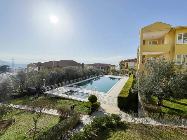 ALTINOLUK’TA HAVUZLU SİTEDE SATILIK 3+2 BAHÇE KATI DUBLEKS DAİRE