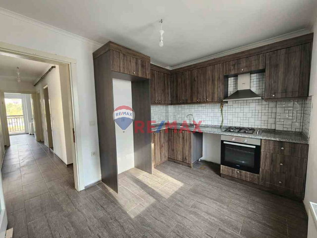 SEFERİHİSAR'DA ÇOK GENİŞ OTOPARKLI ASANSÖRLÜ D.GAZLI 3+1  DAİRE