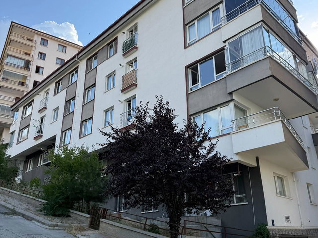 MAMAK FAHRİKORUTÜRK MAH. CADDE YAKINI YENİ BİNADA 3+1 SATILIK DAİRE