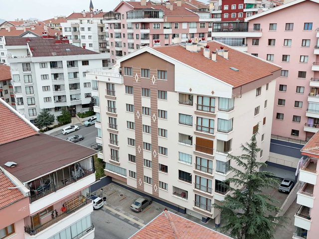 ATA MAHALLESİNDE SATILIK 3+1 BAKIMLI GENİŞ DAİRE