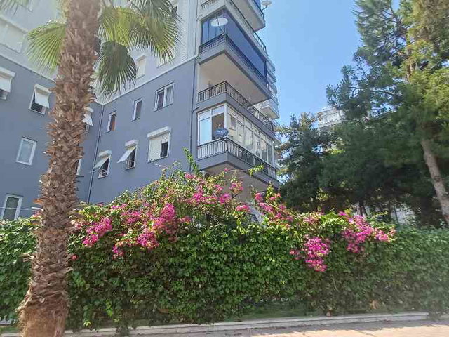 ANTALYA KONYAALTI’NDA SİTE İÇİNDE 3+1 SATILIK ARA KAT DAİRE