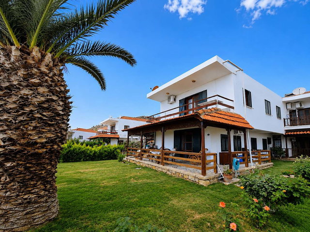 İZMIR DIKILI, ÇANDARLI'DA DENIZE SIFIR KIRALIK 2+1 DAIRE