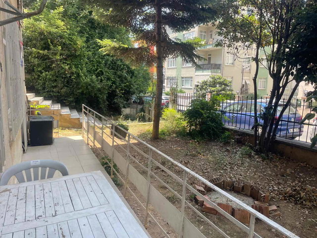 ACIBADEM’DE 2+1  BAHÇE KATI - BALKONLU -KOMBİLİ - TEMİZ