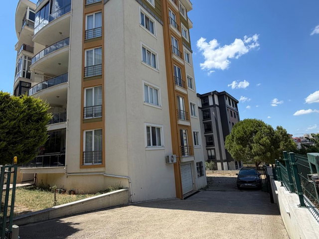 SİLİVRİ YENİ MAHALLE'DE 4+1 GENİŞ VE FERAH SATILIK DAİRE REMAX LİVE ALİ KESER.