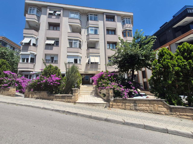 ACIBADEM GÜNAL SOKAK'TA TAM EŞYALI, BALKONLU, AÇIK OTOPARKLI 2+1 KİRALIK DAİRE