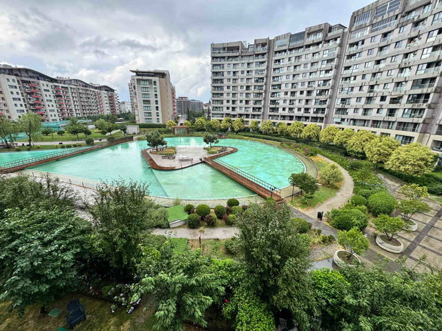 SİNPAŞ LİVA SATIŞ OFİSİ REMAX PROF SEZAİ T. SATILIK 3,5+1 GÖLET MANZARALI