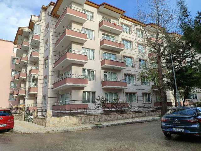 ÇORUM MERKEZ’DE DOĞU-GÜNEY CEPHELİ 2+1 | 98 M² NET | BALKONLU | KREDİYE UYGUN