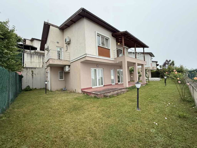 SAPANCA DİBEKTAŞ GÖL MANZARALI DAİRE FİYATINA SATILIK VİLLA.