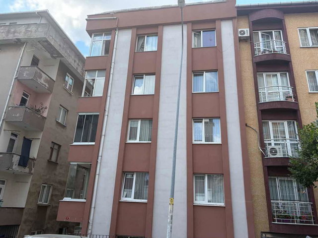 ÜMRANIYE KAVAKLIDERE CADDESI ÇARŞI METROYA 5 DK SATILIK 2+1 DAIRE