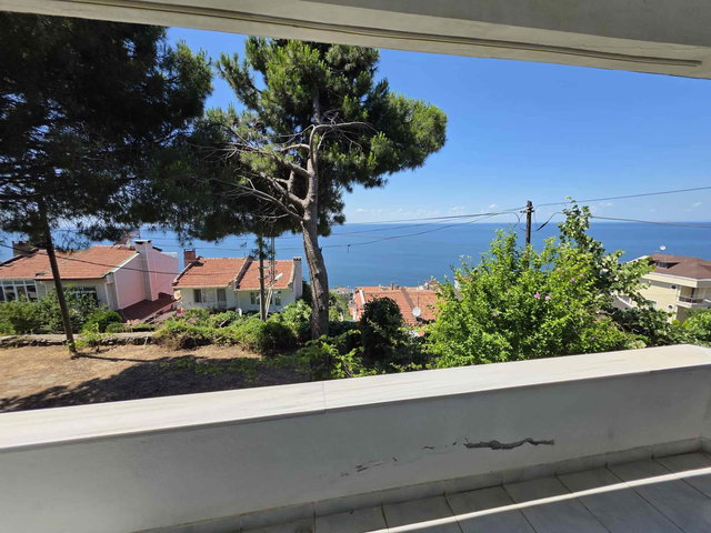 RE/MAX'DAN ESENKÖY'DE SATILIK 2 KATLI MÜSTAKİL EV